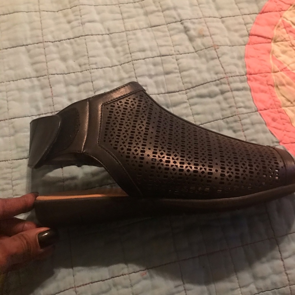 Black leather comfort sandal